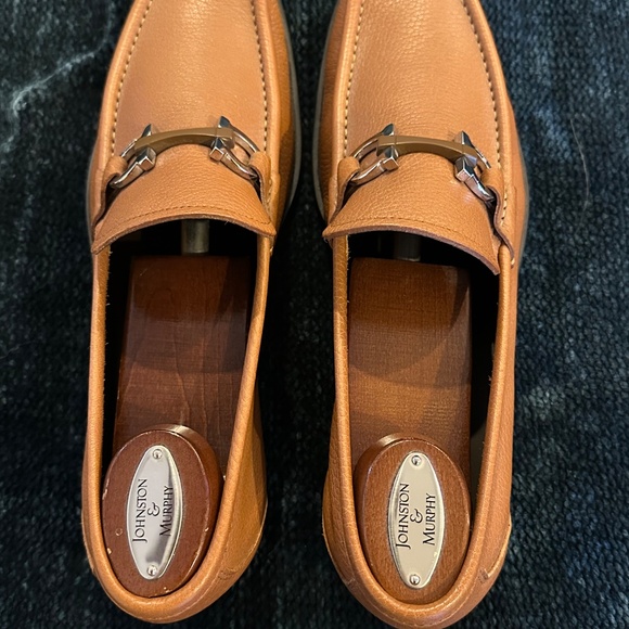 Salvatore Ferragamo Gancini Buckle Tan Loafer 9D, Almost New Condition - Picture 9 of 10